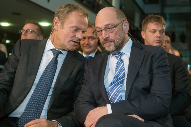 Donald Tusk i Martin Schulz, przewodniczący Parlamentu Europejskiego. Fot. EPA/ARMIN WEIGEL