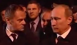 Donald Tusk i Władimir Putin w Smoleńsku 10.04.2010 r. Źródło: Youtube