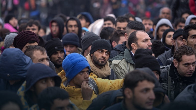 Uchodźcy podążają do Europy.