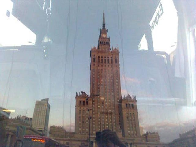 Pałac Kultury i Nauki odbijał się w przedniej szybie naszego autobusu foto: Andrzej Budzyk