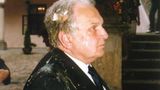 W roku 1996 prof. Wiatra obrzucono na UJ jajkami. Lecz niezłomny działacz PZPR powraca pod Wawel jak bumerang.