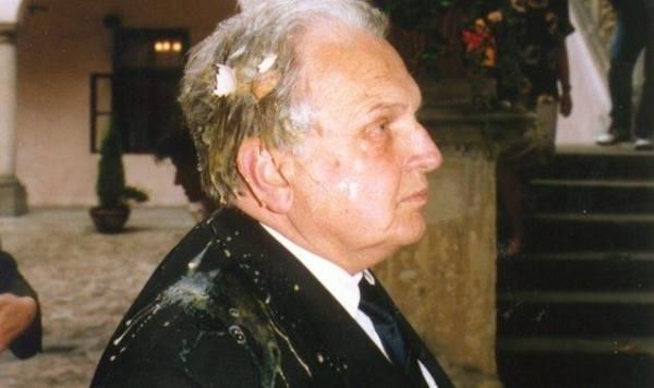 W roku 1996 prof. Wiatra obrzucono na UJ jajkami. Lecz niezłomny działacz PZPR powraca pod Wawel jak bumerang.
