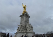 Pomnik królowej Wiktorii przed Buckingham Palace w Londynie, marzec 2017 r.