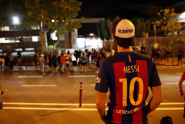 Katalończycy protestują przeciwko odejściu Messiego
