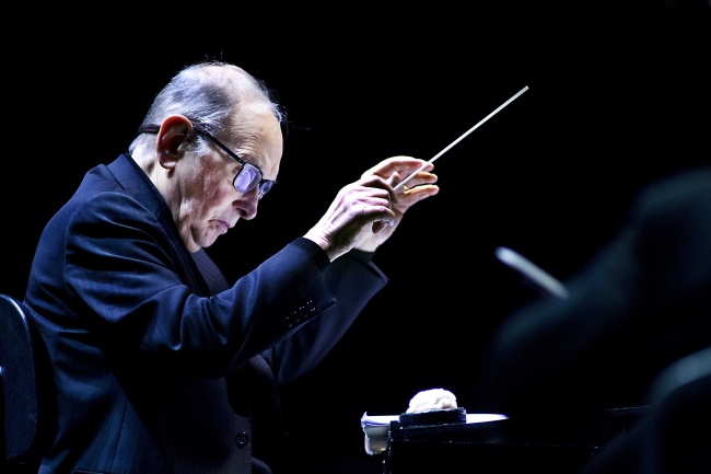 W wieku 91 lat w Rzymie zmarł Ennio Morricone, włoski kompozytor i dyrygent. Fot. PAP/EPA/PAUL BERGEN