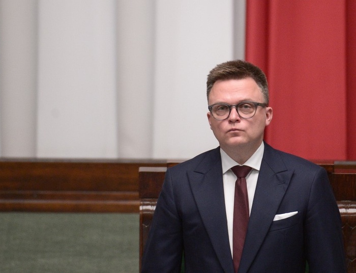 Zgrzyt w Sejmie. Hołownia „zapomniał” o Lechu i Marii Kaczyńskich?