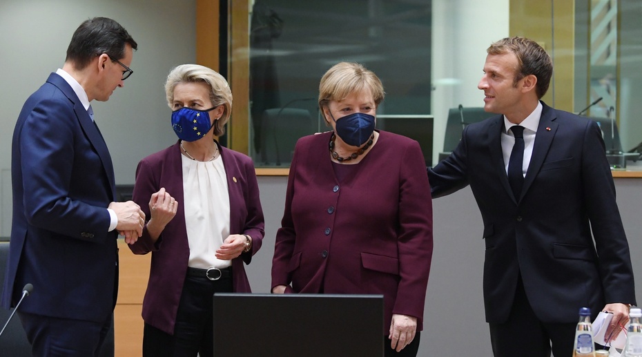 Mateusz Morawiecki, Ursula von der Leyen, Angela Merkel i Manuel Macron Fot. PAP/EPA/JOHN THYS / POOL