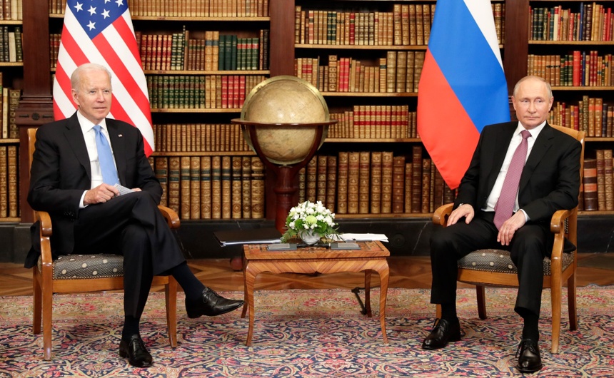Joe Biden i Władimir Putin podczas ostatniego spotkania latem 2021 r. Fot. Wikipedia