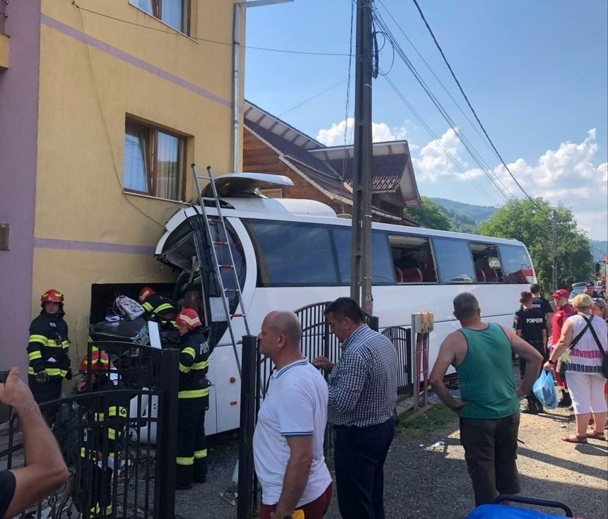 Koszmarny wypadek polskiego autobusu w Rumunii. Nie żyje kierowca