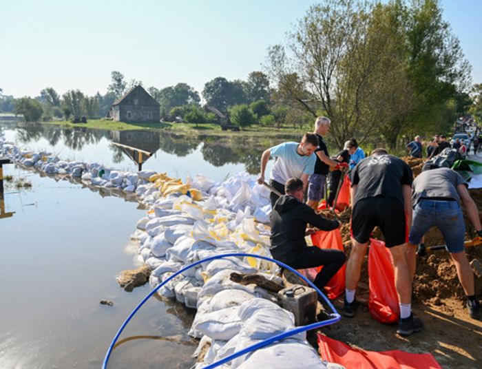Na odbudowę po powodzi w tym i następnym roku tylko 5 mld zł, bo budżet sam jest pod wodą