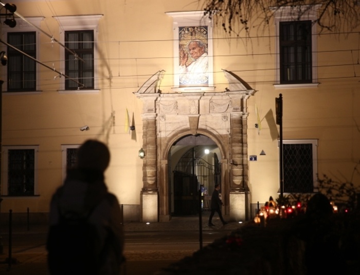 KRRiT nasyła komornika na TVN. Chodzi o reportaż o Janie Pawle II