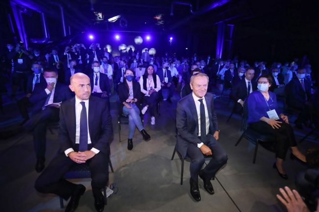 Donald Tusk zastąpił w zarządzie PO Ewę Kopacz. Fot. PAP/Wojciech Olkuśnik