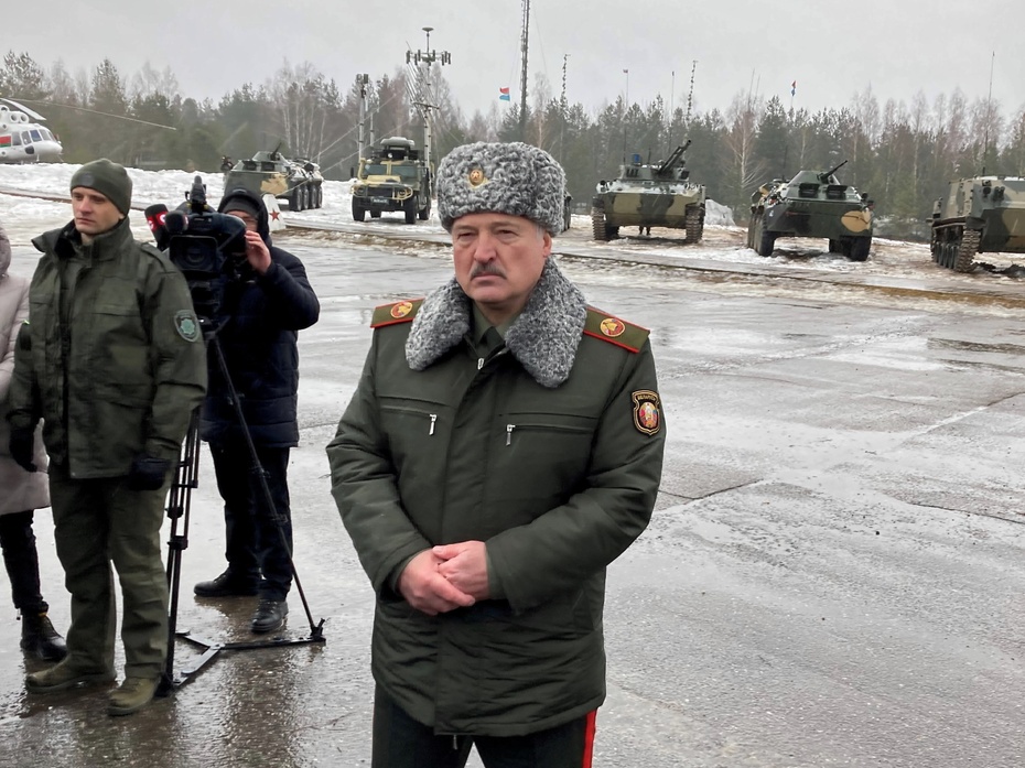 n/z: Prezydent Białorusi Alaksandr Łukaszenka poczas wypowiedzi dla mediów. fot. PAP/Justyna Prus