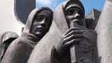 Mińsk. Pomnik upamiętnający poległych w Afganistanie, wzniesiony na Wyspie Łez
