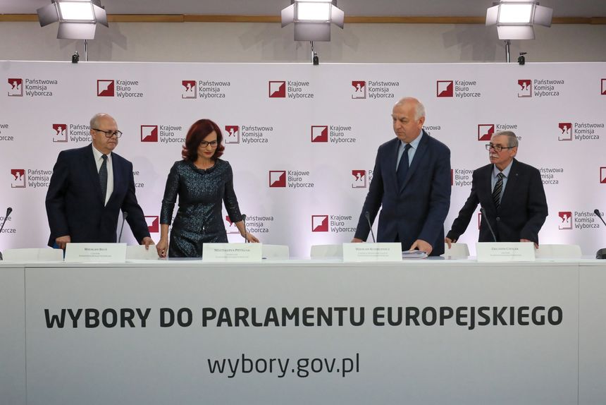 Państwowa Komisja Wyborcza ogłasza wyniki wyborów. Fot. PAP/Paweł Supernak