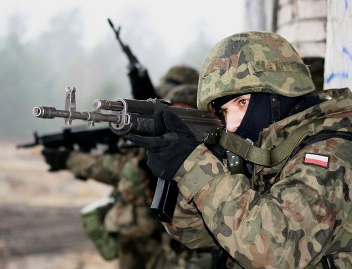 Jak zareagowaliby Polacy, gdyby wybuchła wojna? Sondaż o gotowości do obrony kraju