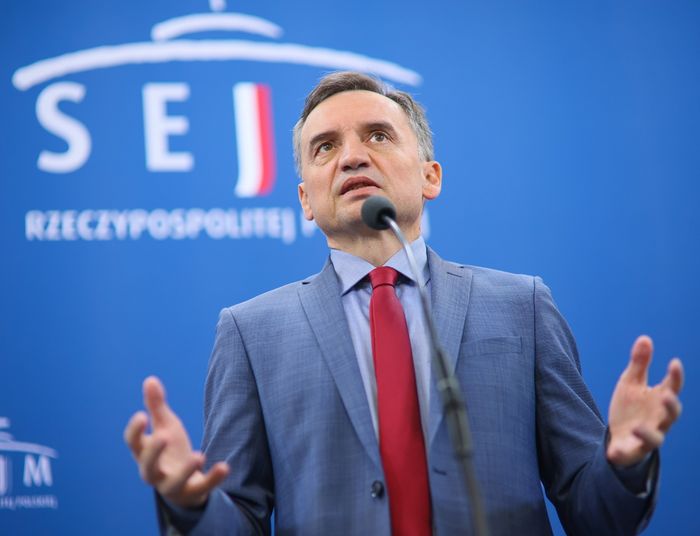 Ziobro uziemiony. Nie może wyjechać z Węgier