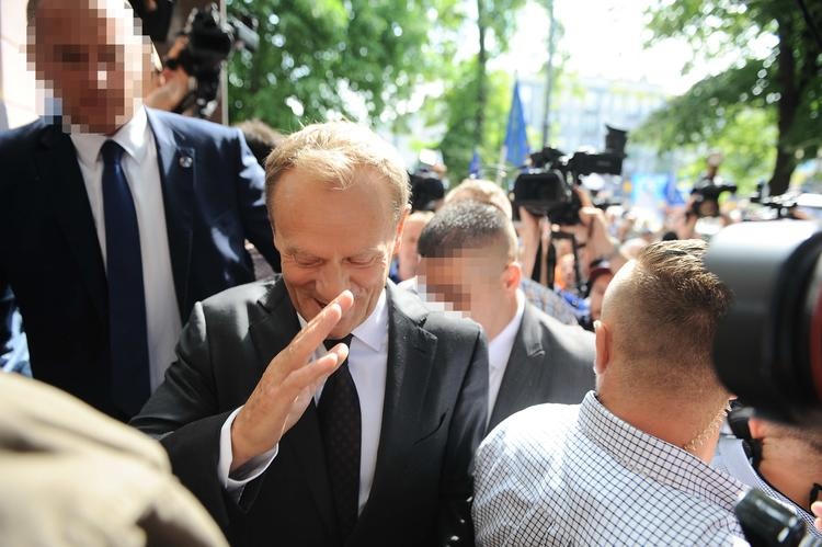Donal Tusk w drodze do prokuratury