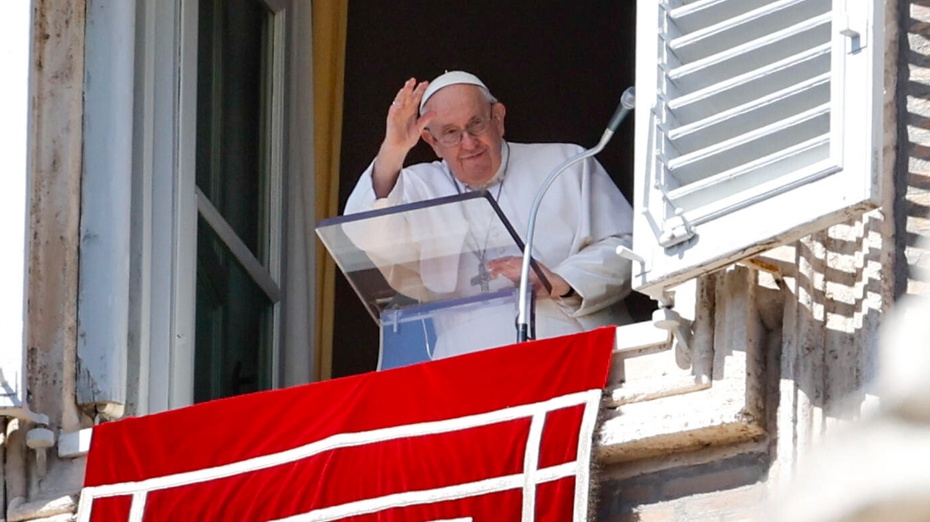 Papież Franciszek odniósł się do zarzutów wobec Jana Pawła II. (fot. PAP/EPA)