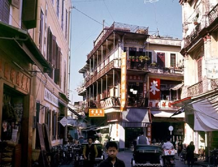 MAKAU (MAKAO) MIĘDZY UROKIEM A BOGACTWEM