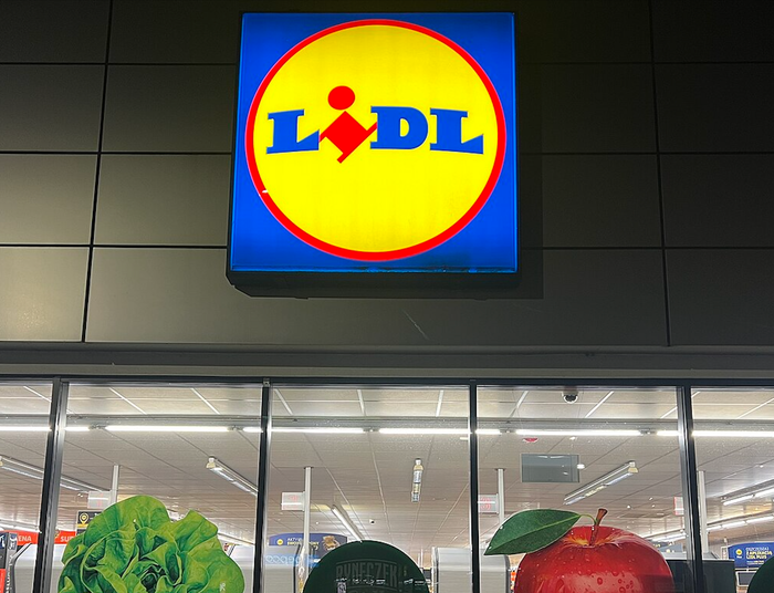 Przełomowa decyzja w Lidlu. Sieć wchodzi na absolutny top pod kątem zarobków