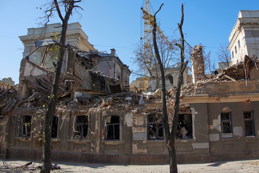 Zniszczenia w Charkowie po rosyjskim ostrzale. Fot. PAP/EPA