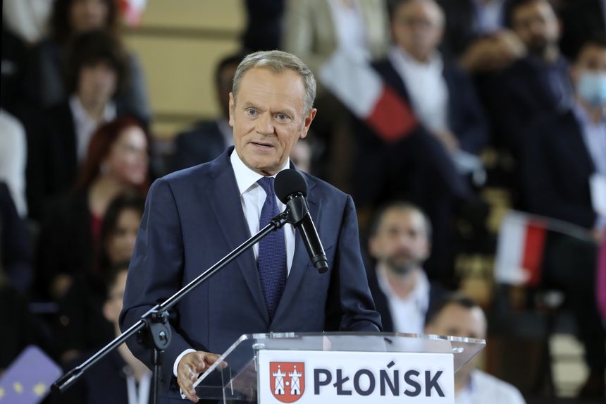Donald Tusk na konwencji w Płońsku wyznaczył nową linię PO Fot. PAP/Wojciech Olkuśnik