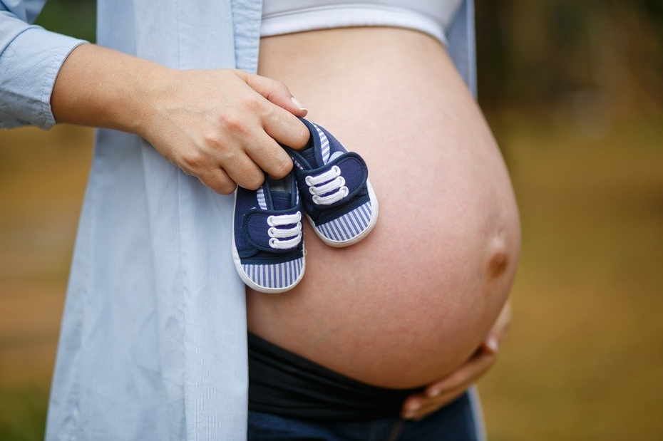 Kobiety w ciąży mogą liczyć na dodatkowe świadczenia i urlopy.
