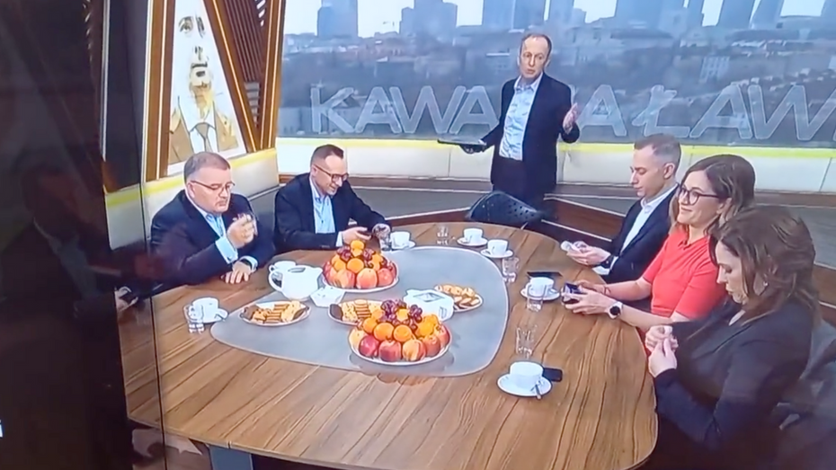 Konrad Piasecki oburzony poziomem dyskusji w "Kawie na ławę". (fot. Twitter)