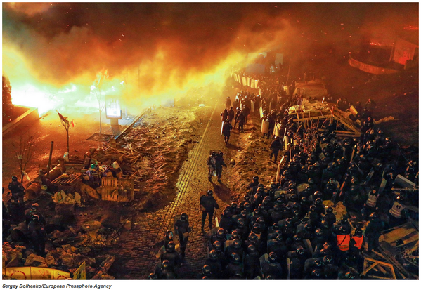 WSJ Photos ‏@WSJphotos

Photos: Renewed clashes turn deadly in Kiev http://on.wsj.com/1m6rXAd  (EPA) pic.twitter.com/xN7q5AztAn