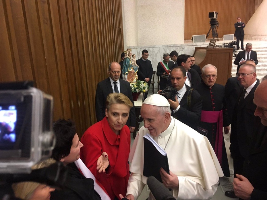 Joanna Scheuring-Wielgus z papieżem Franciszkiem. Fot. Twitter/@JoankaSW