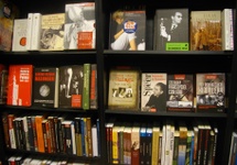 Tak polscy księgarze zachęcają do lektury "Ochotnika" Marco Patricellego.