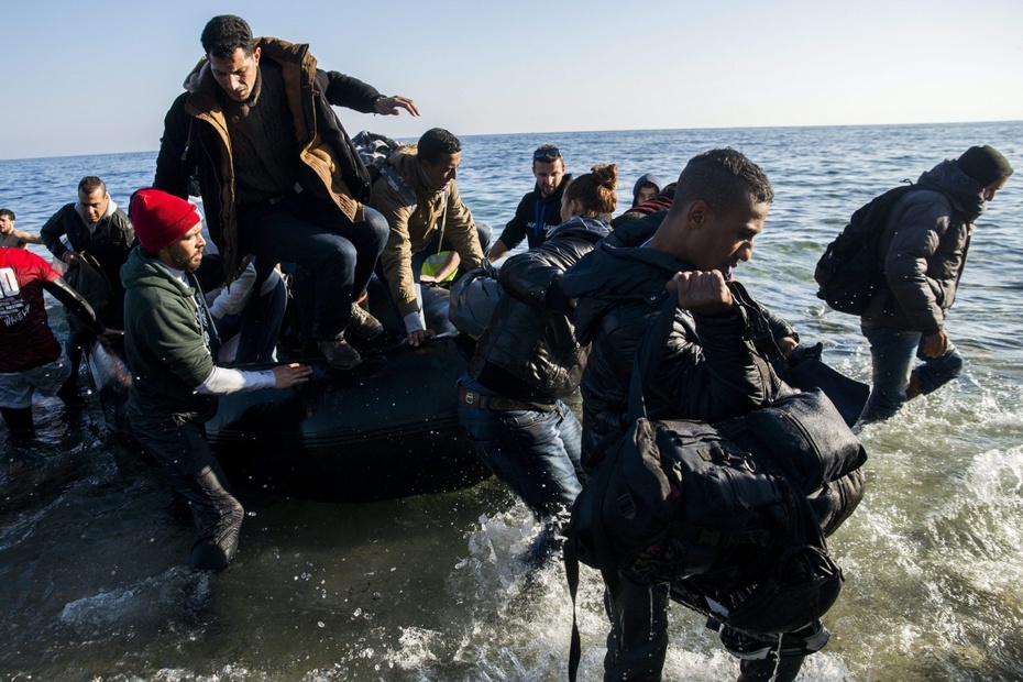 Każdego dnia przybywają do Europy setki migrantów. Fot. PAP/EPA ZOLTAN BALOGH