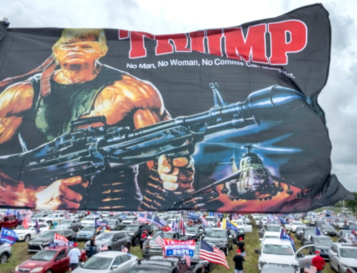 Bombami w Trumpa. Uwaga, uwaga - nadchodzi!