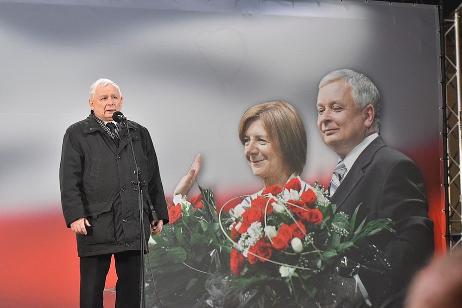Jarosław Kaczyński na obchodach rocznicy Katastrofy Smoleńskiej. fot. Wikimedia/ Kancelaria Sejmu / Łukasz Błasikiewicz