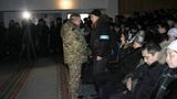 Asłan Stambekow, syn płk. Stambekowa, przyjmuje kondolencje. 3.01.2013.
