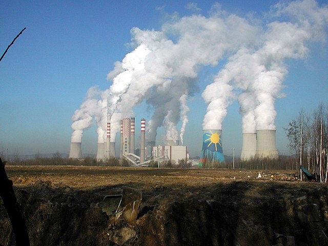 Kominy Elektrowni Turów. Fot. Wikimedia/ Werni1