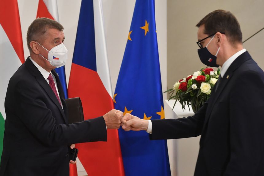 Premierzy Andrej Babisz i Mateusz Morawiecki w Brukseli. Fot. PAP/Radek Pietruszka