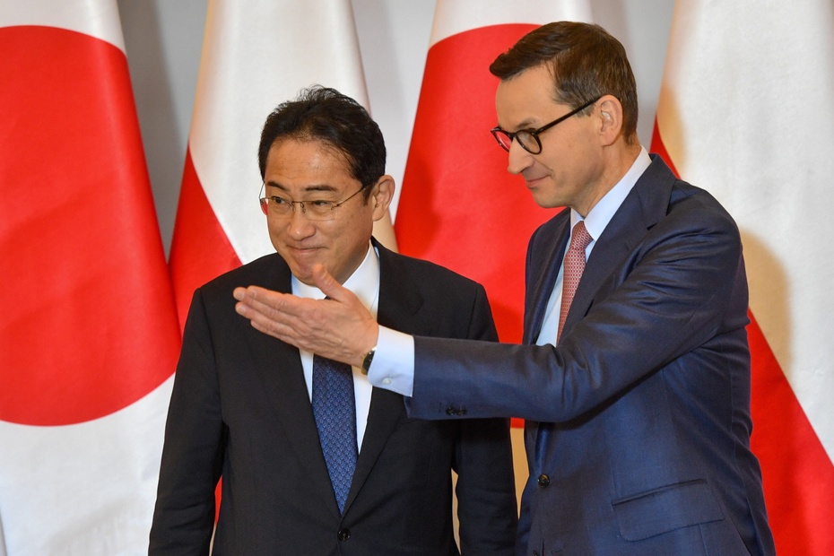 Premier Mateusz Morawiecki i premier Japonii Fumio Kishida. Źródło: PAP/Radek Pietruszka
