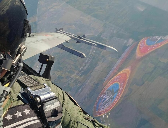F-16 powitały "niezapowiedzianych gości". Głośne huki w Polsce