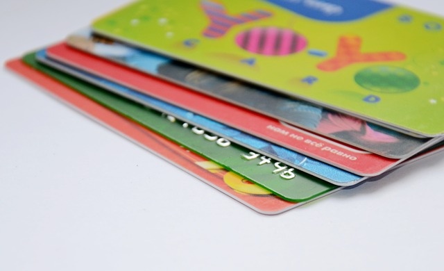 Karta kredytowa daje możliwość krótkoterminowej, nieoprocentowanej pożyczki. Fot. Pixabay