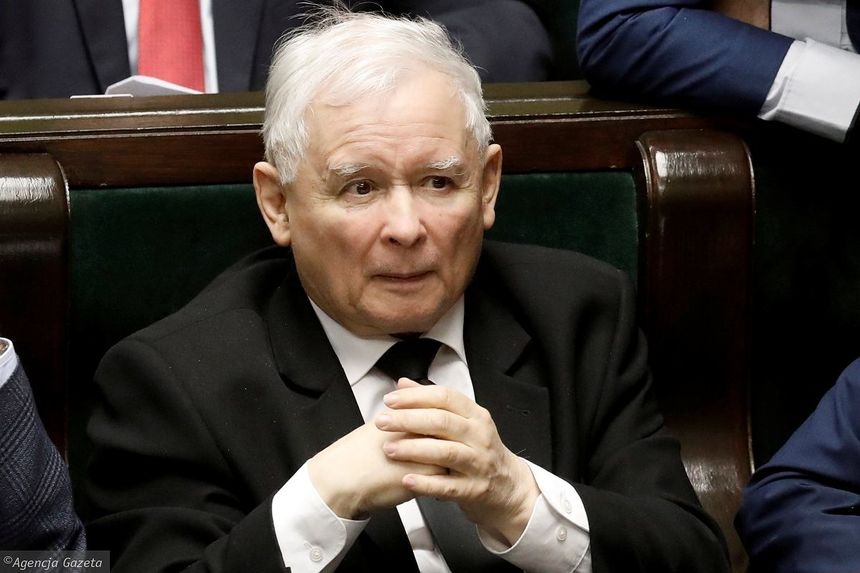 Sekret alogicznie wysokich notowań PiS w świetle filozofii państwa Jarosława Kaczyńskiego
