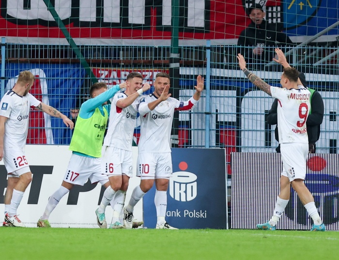 Podolski odpalił bombę. Górnik wygrywa w Gliwicach i przerywa złą passę z Piastem