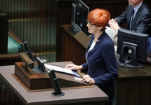 Minister Elżbieta Rafalska w Sejmie. Fot. PAP/Tomasz Gzell