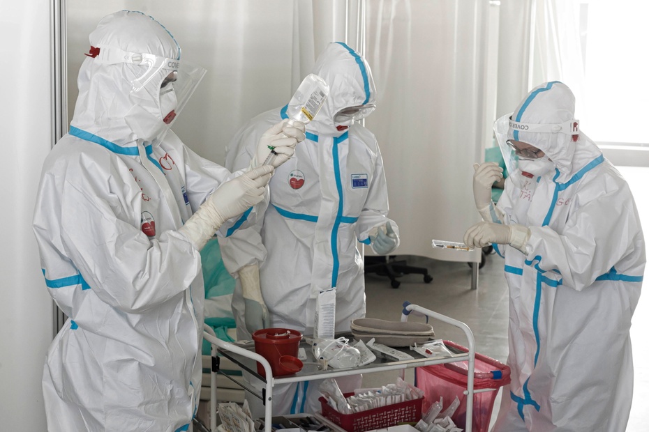 Władze liczą na zahamowanie pandemii przed latem. fot. PAP