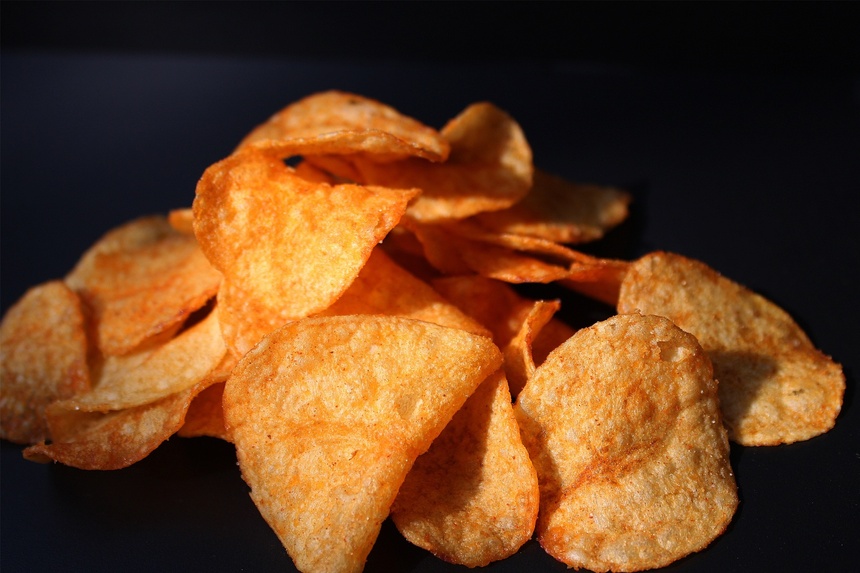 Z rynku wycofano określone partie chipsów ziemniaczanych o smaku grillowanych warzyw. Źródło: pxhere.com
