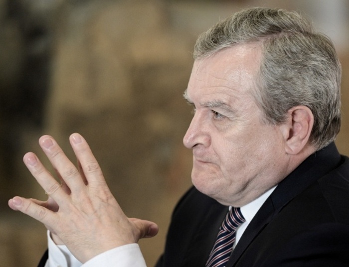 Gliński: Dziennikarz TVN24 nawoływał policję do wypowiedzenia posłuszeństwa władzy