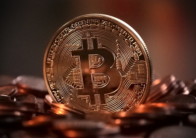 Bitcoin to wirtualna waluta. Można na niej sporo zarobić. Fot. Pixabay