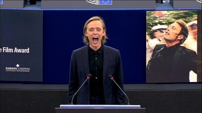 Bartosz Bielenia zaprezentował krzyk w Parlamencie Europejskim.