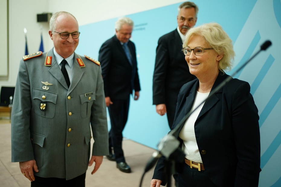 Niemieckie media: Dymisja minister obrony Christine Lambrecht jest bliska. Fot. PAP/EPA/CLEMENS BILAN